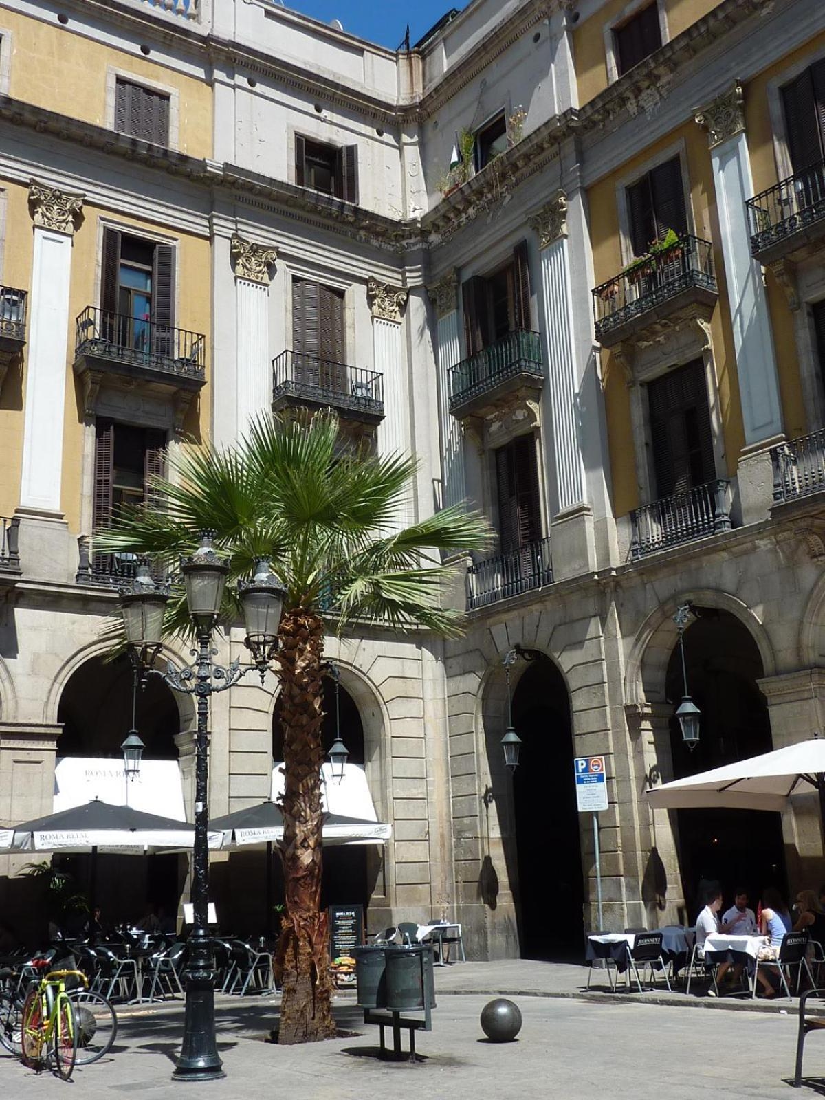 Roma Reial Hotel Barcelona Exterior foto