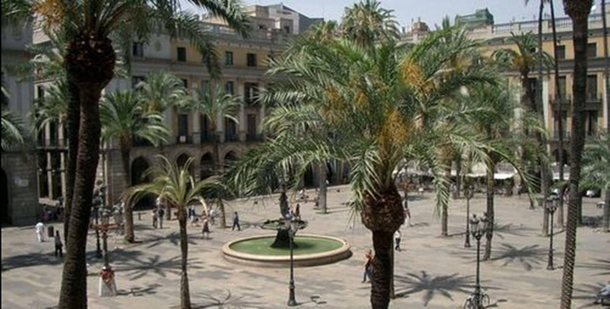 Roma Reial Hotel Barcelona Exterior foto